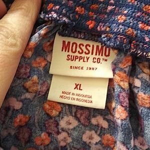 Mossimo Supply Co. Skirts - Cute dark blue skirt with wild flowers 💐 Mossimo Supply Co. Skirts - Cute dark blue skirt with wild flowers 💐